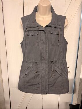 Sebby Sleeveless Utility Vest in Gray